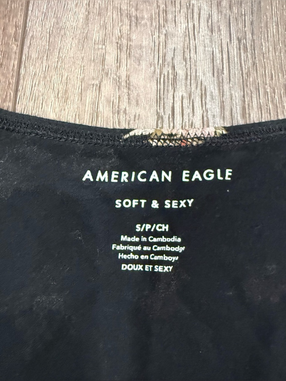 American Eagle soft and sexy floral black semi cropped long sleeve tee small - Picture 2 of 7